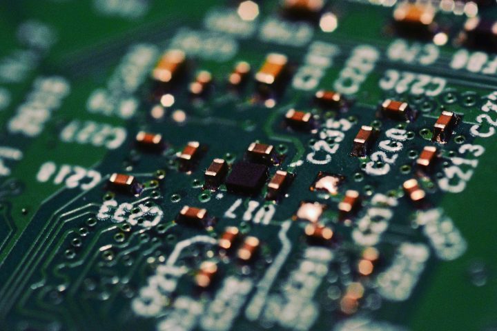 seasonal inishgts article about semiconductors index and it's trading opportunities compared to S&P 500